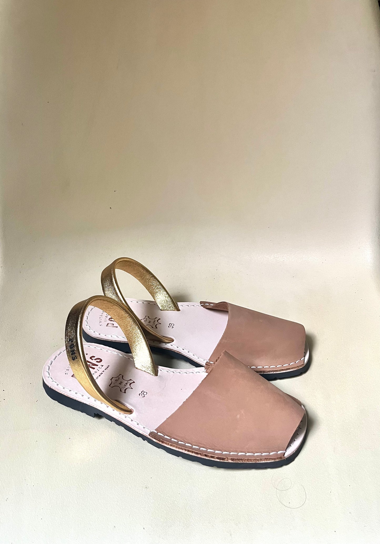 The Classic Camel and Gold