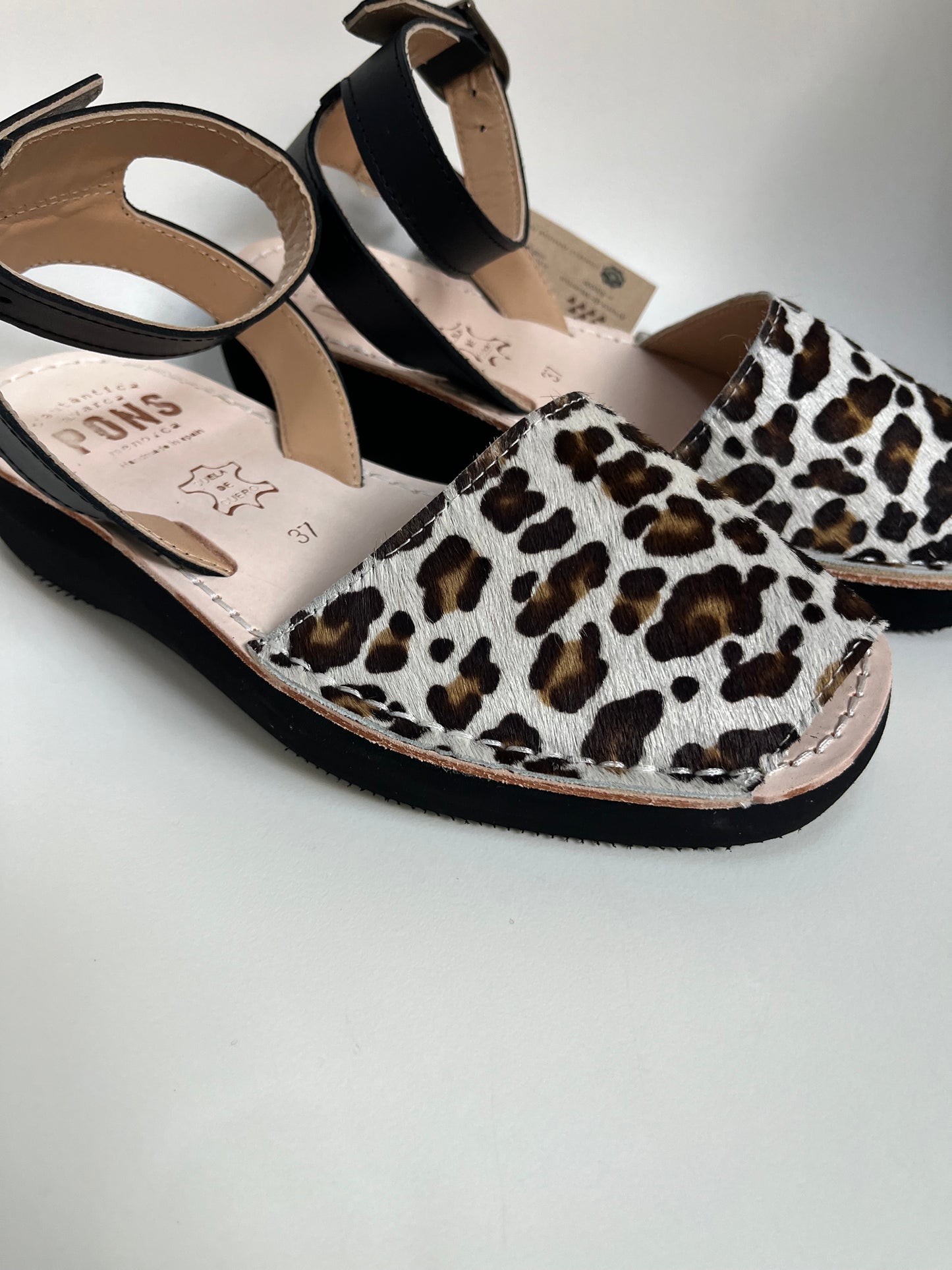 The Strap Platform. Leopard