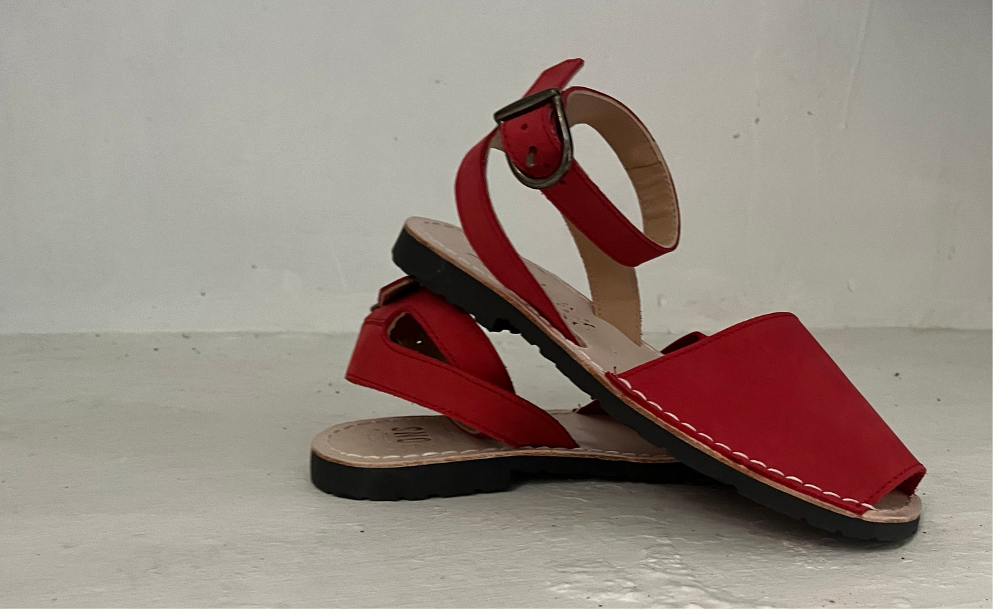 The Strap. Red