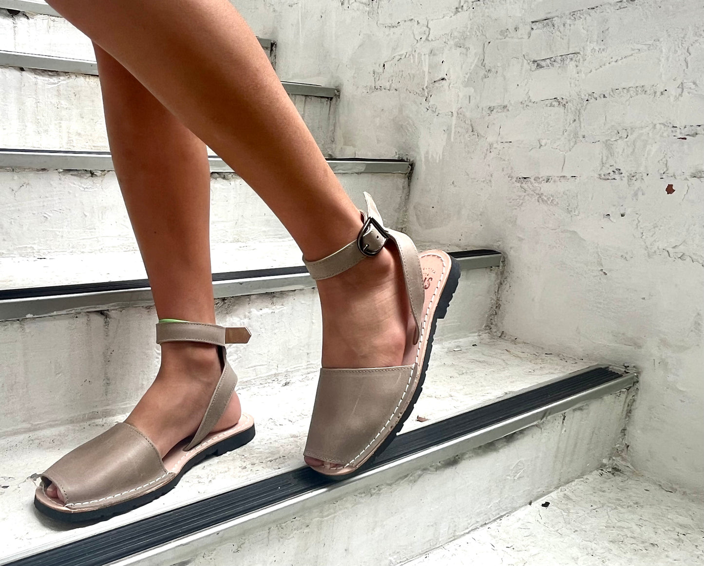 The Strap. Taupe