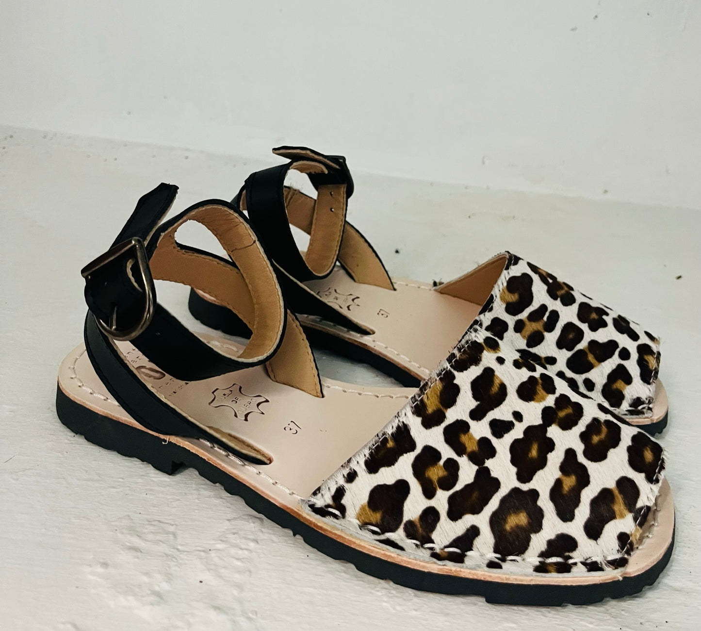 The Strap. Leopard